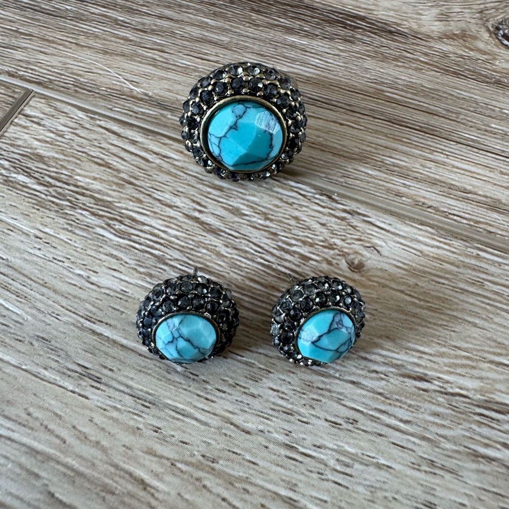 ❤️Chloe + Isabel Turquoise and Black Earrings